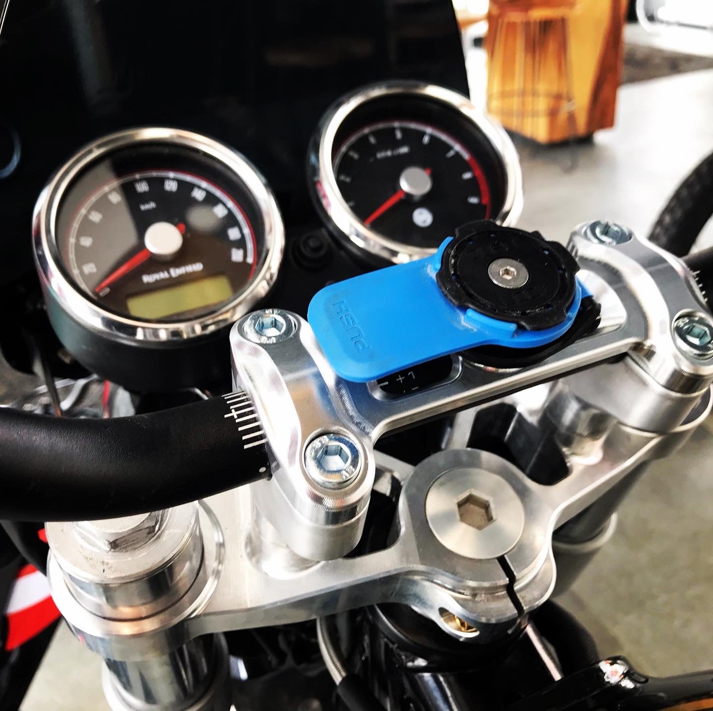 Royal Enfield Interceptor 650 Quad Lock Handlebar Clamp Mount